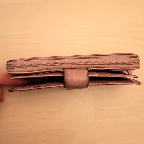 Buxton Light Pink Genunine Leather Wallet- See description. - Picture 3 of 17